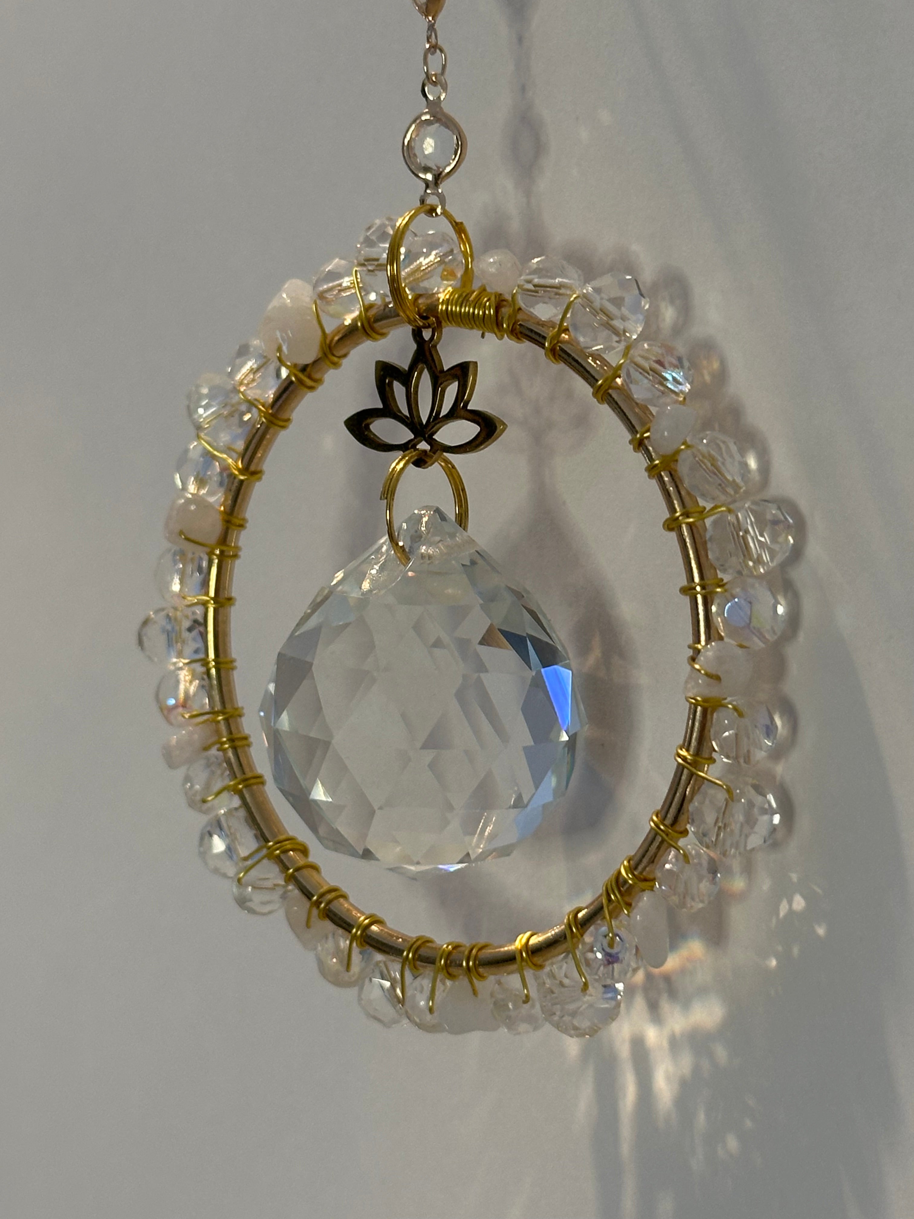 Lotus Serie - Der Einfache in Goldfarben