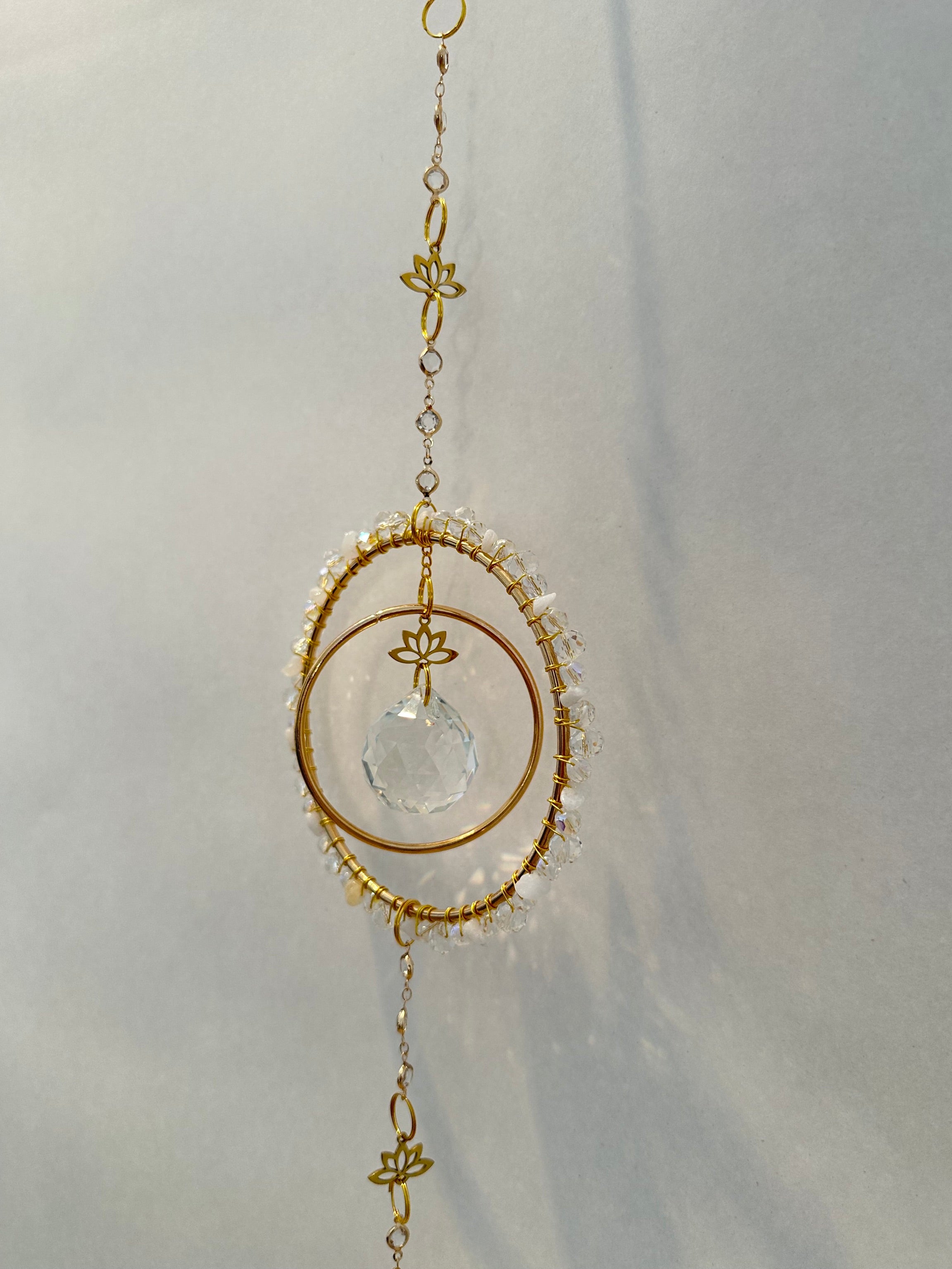 Lotus Serie - Der Dreifache in Goldfarben