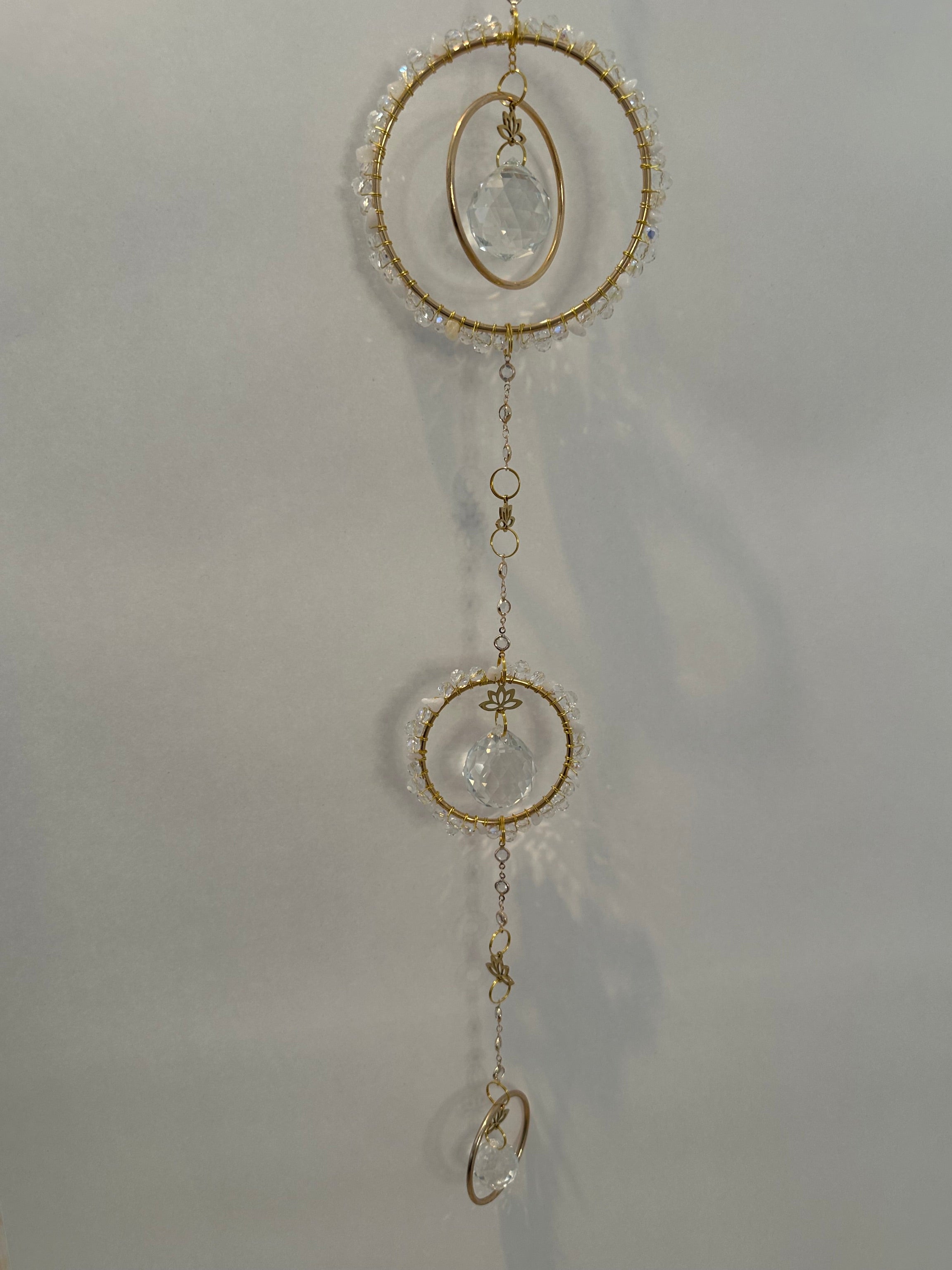Lotus Serie - Der Dreifache in Goldfarben