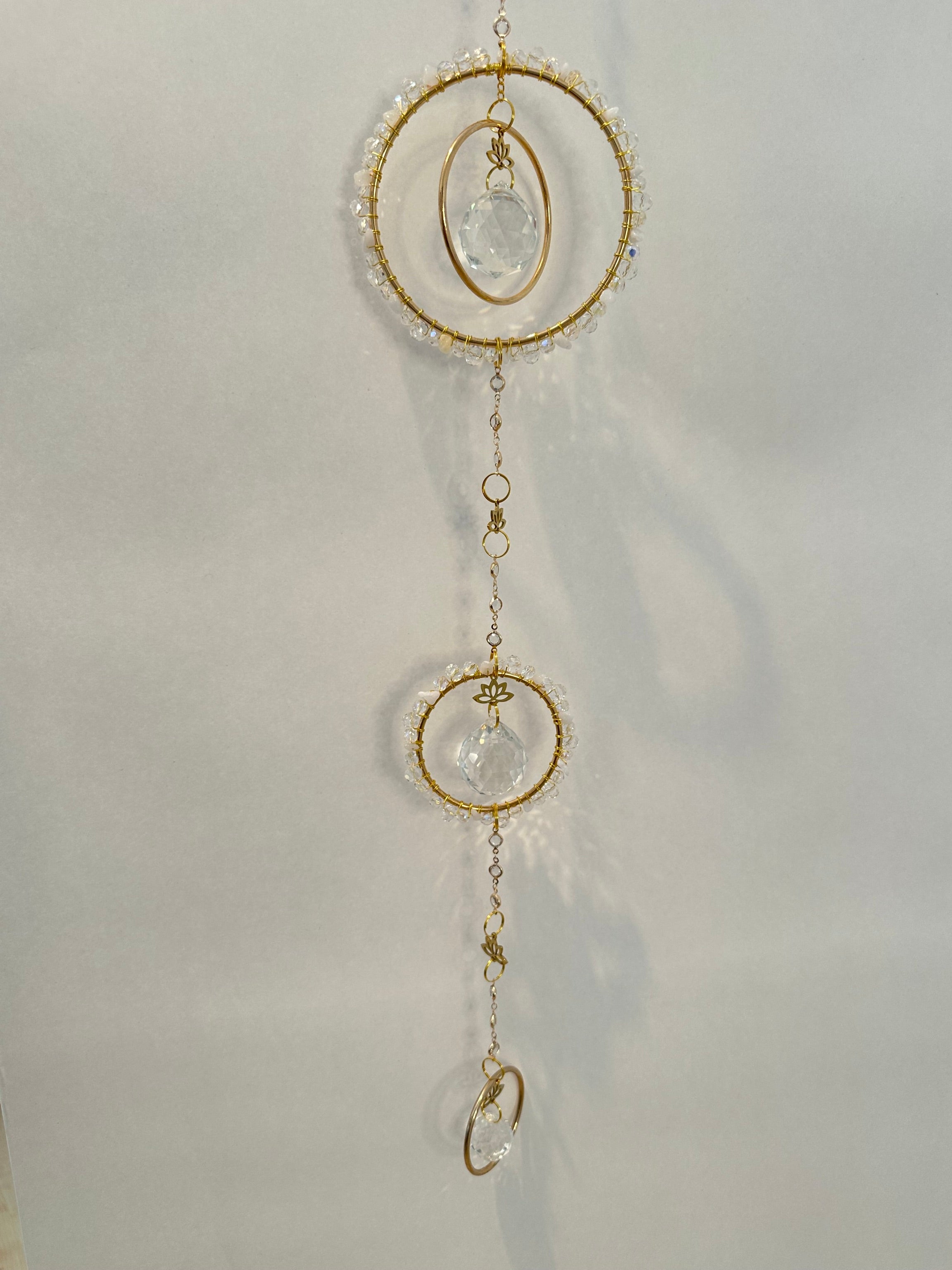 Lotus Serie - Der Dreifache in Goldfarben