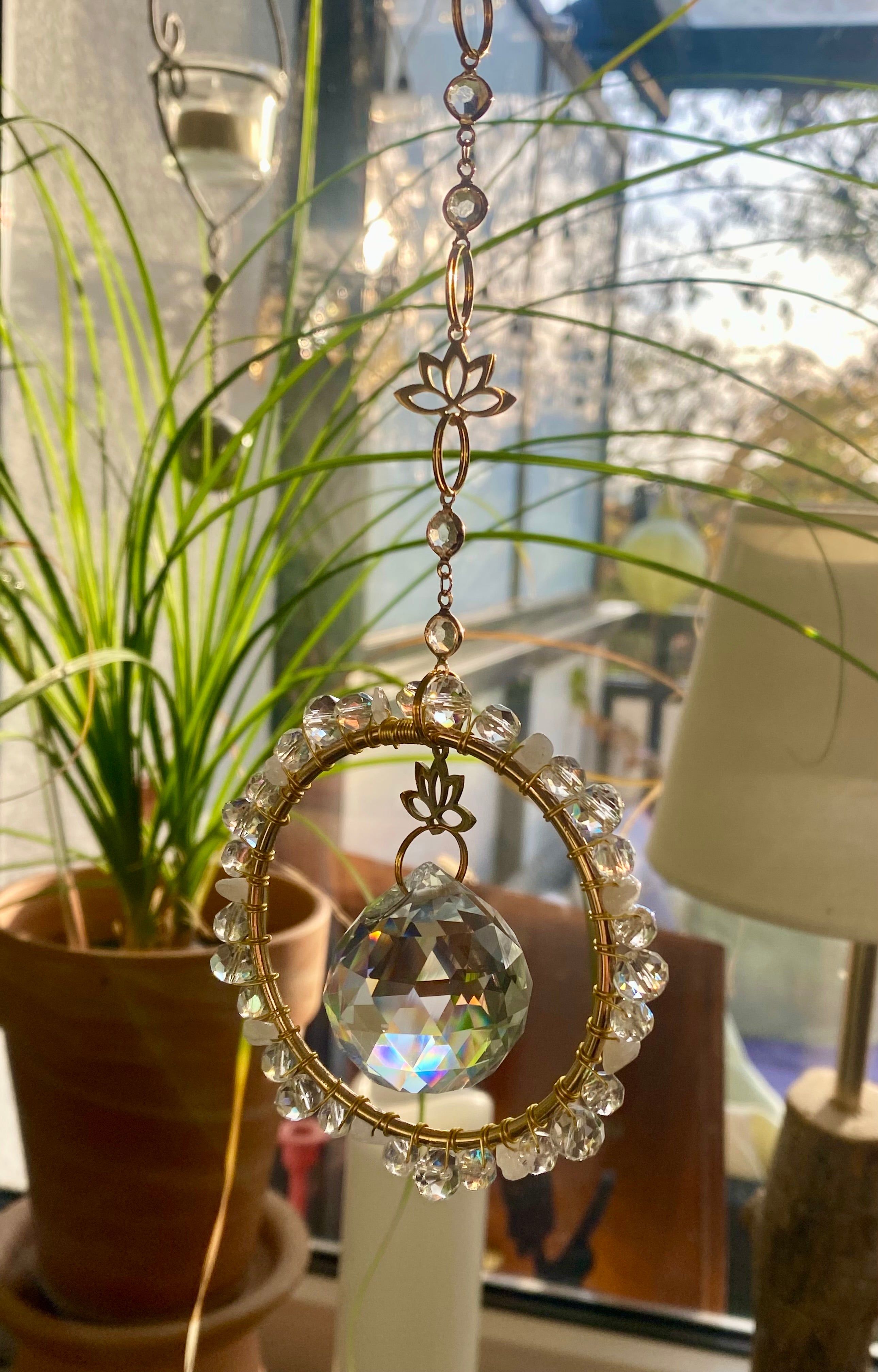 Lotus Serie - Der Einfache in Goldfarben