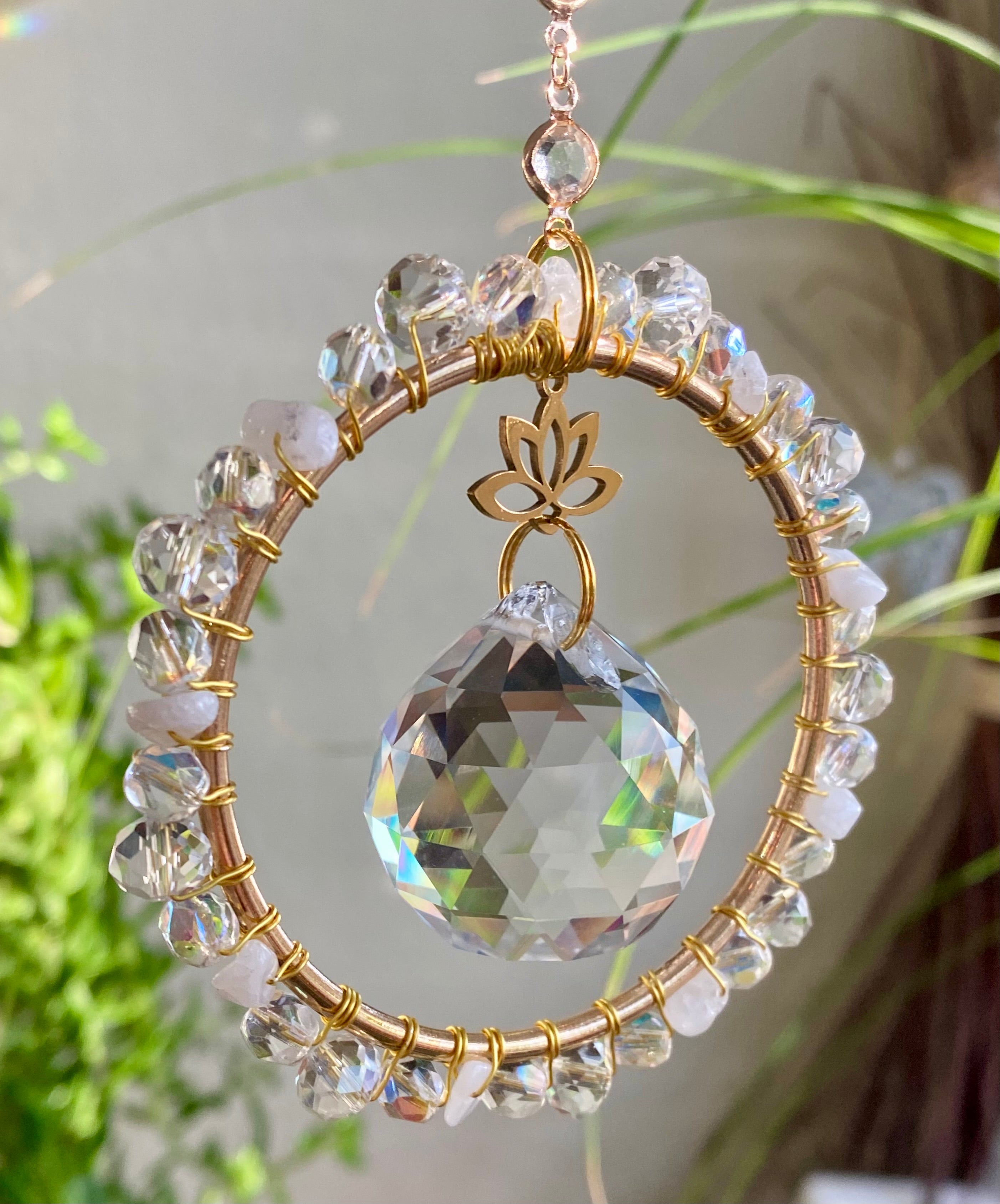 Lotus Serie - Der Einfache in Goldfarben