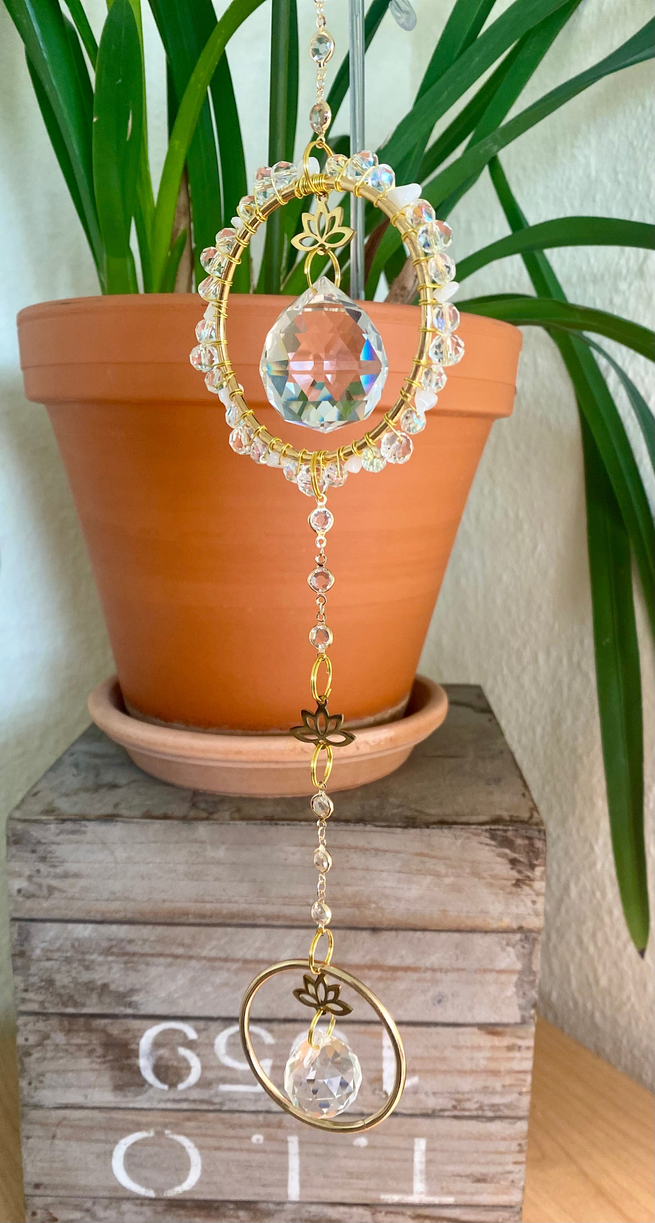 Lotus Serie - Der Dreifache in Goldfarben